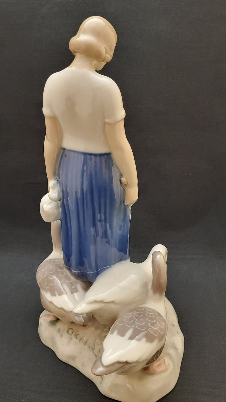 Royal Copenhagen Statuette: Figur COPENHAGEN geleimt – Difettoso da Basel venduto da spinne02 2