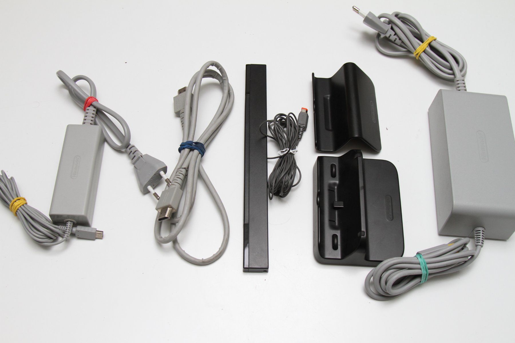 Nintendo Consoles: Nintendo Wii U Konsole mit Spielen – D'occasion à Basel par camelot99 5