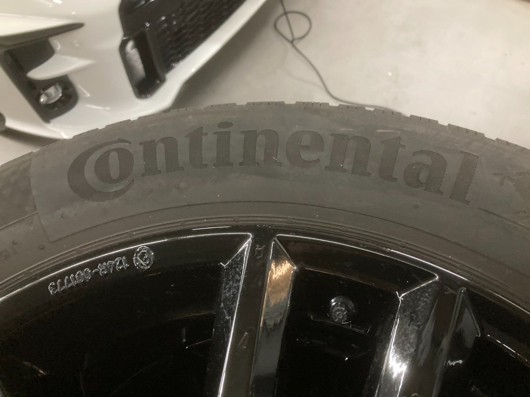 Ford Pneumatici & Ruote complete: Ford Mustang Mach E Winterräder 225/60R18 – Usato da Cham venduto da WB2223 5