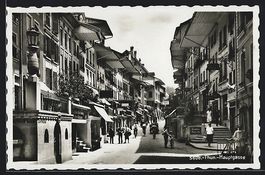 Thun, Hauptgasse mit Passanten und Fahrr