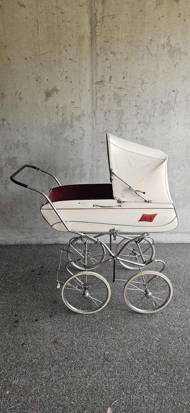 Wunderschner Retro Kinderwagen 70er (Gebraucht) in Bhler fr CHF 85  nur  Abholung auf Ricardo kaufen