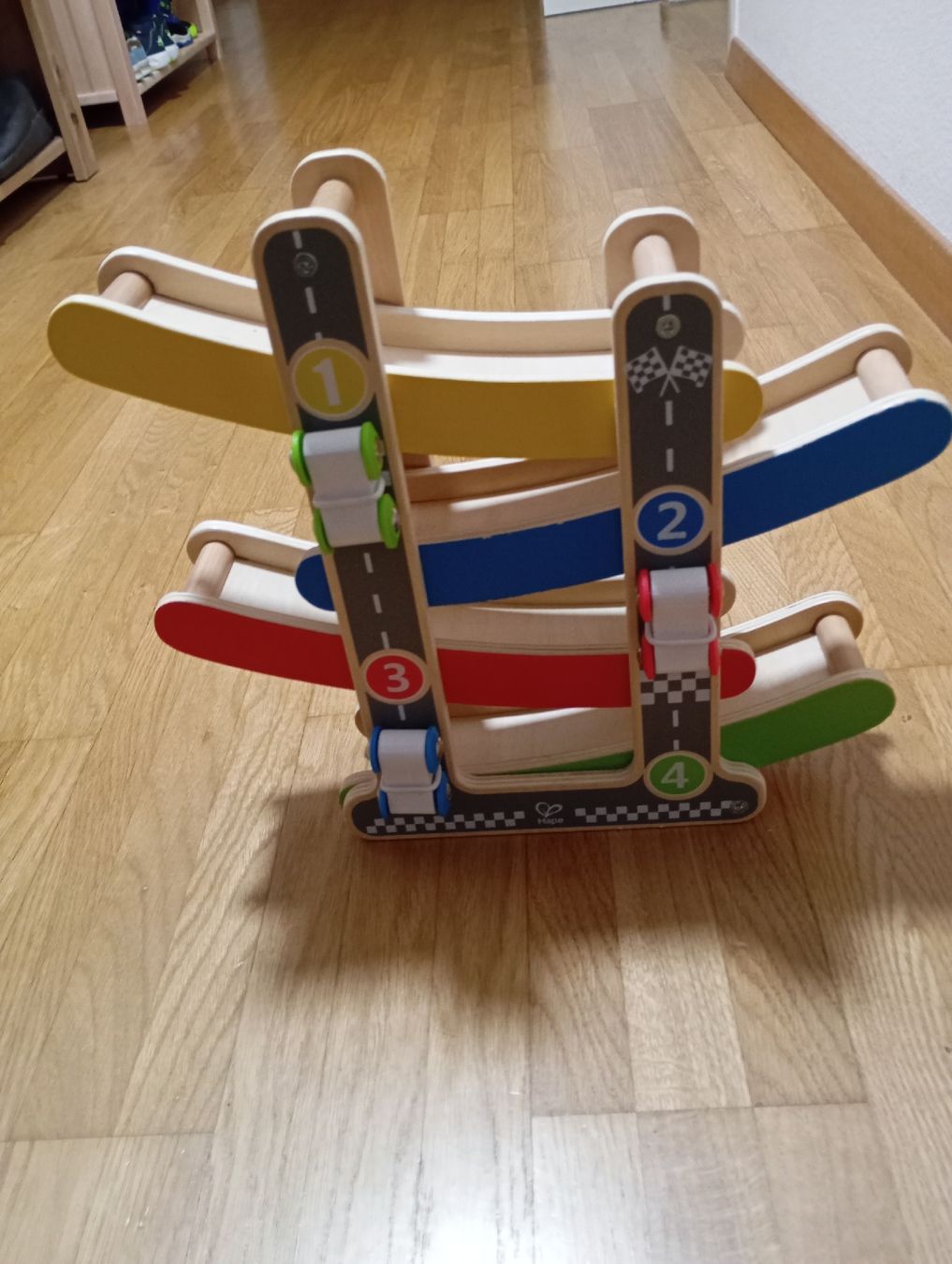 Hape Giocattoli: Flick-Flack Rennbahn von Hape – Usato da Frauenfeld venduto da Sak_r7cg