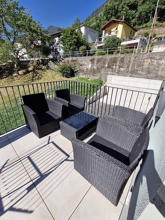 Poltrone: 4 Poltroncine e tavolino in rattan – Usato da Giubiasco venduto da acbelli