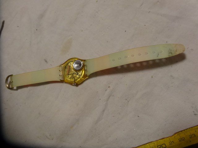 Swatch Montres: S-WATCH  SCHÖNE HERREN UHR,QUARTZ,SCHÖNE MODE,FARBE.LÄÜFT – D'occasion à zürich par ahmad01 2