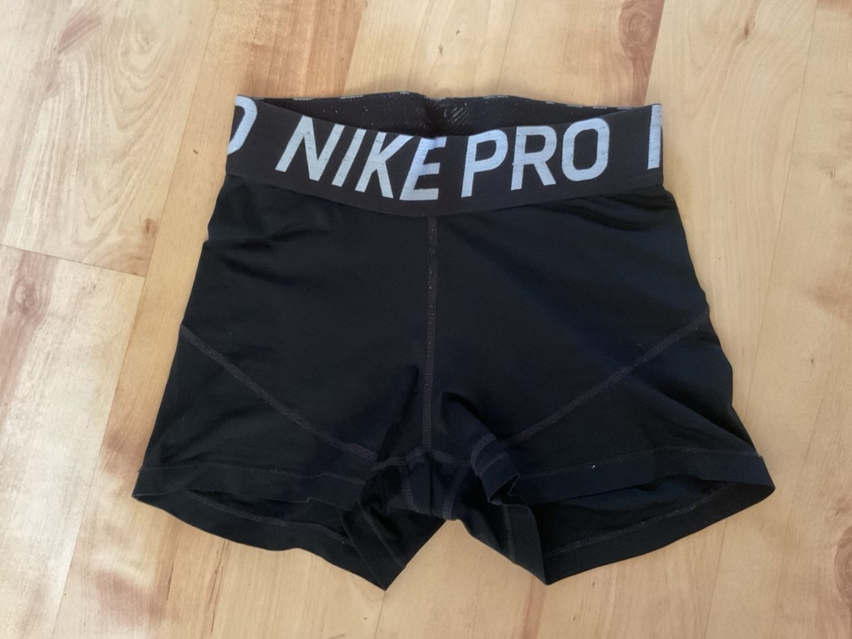Nike Pantalons: Nike Pro Sporthose – D'occasion à Dättlikon par Sesseli007