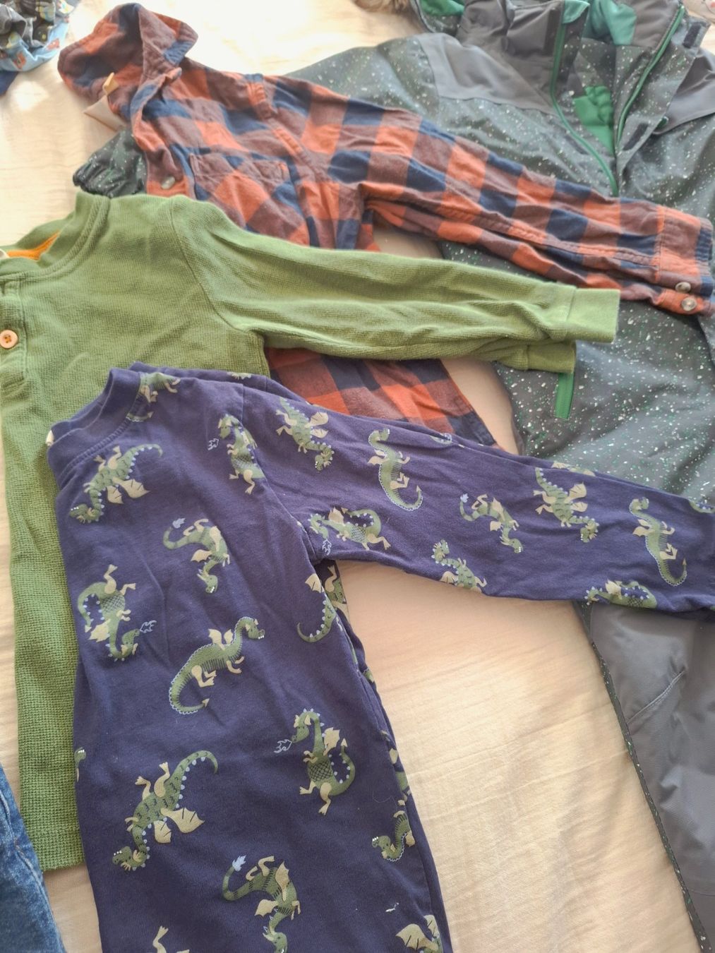 Kleiderpakete & -sets: 🦊Kleiderpaket Jungs 110 – Gebraucht aus Schaffhausen von ricmivo 1