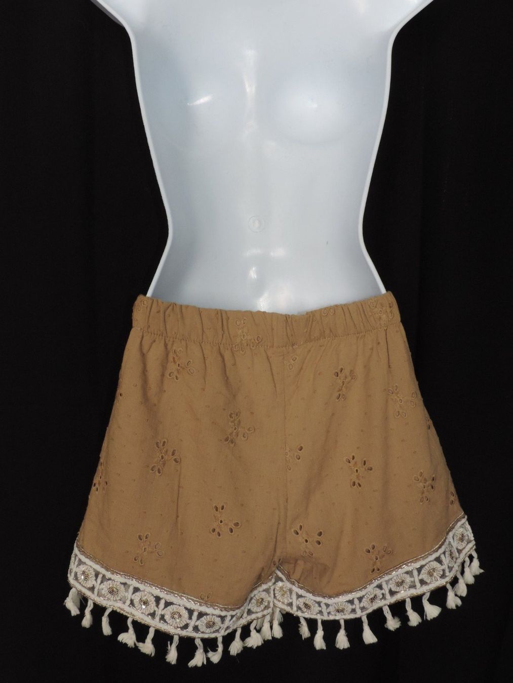 Pantalons: short beige avec dorure – D'occasion à Genève par Axelle333 5