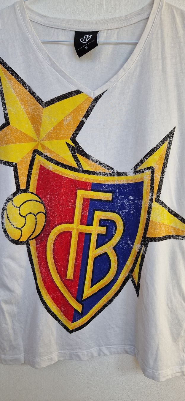 FC Basel T-shirt: FC Basel T-Shirt – Usato da Olten venduto da hinterhof.olten 1