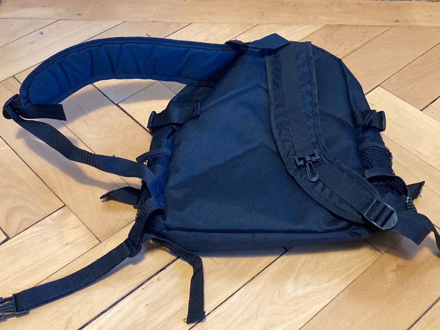 Nike Zaini: Vintage Y2K Nike Small Backpack 3m 4 pockets – Usato da Zürich venduto da le_souk 4