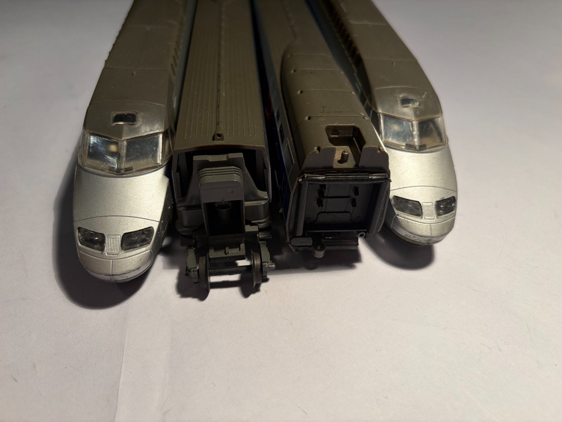 Lima Modellini di ferrovie: Lima TGV grau Komposition 4 teilig, DC Analog – Usato da Buchrain venduto da Modellbahn11 4