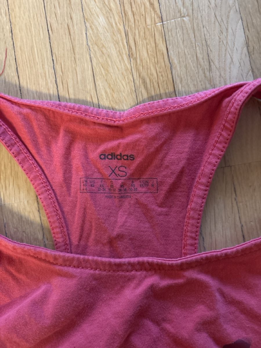 Adidas Top: Rotes Adidas Training Top - Grösse XS – Usato da Wetzikon ZH venduto da ger_yvd6 2