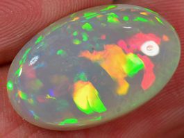 8 Karat - Brillianter Äthiopischer Welo Opal