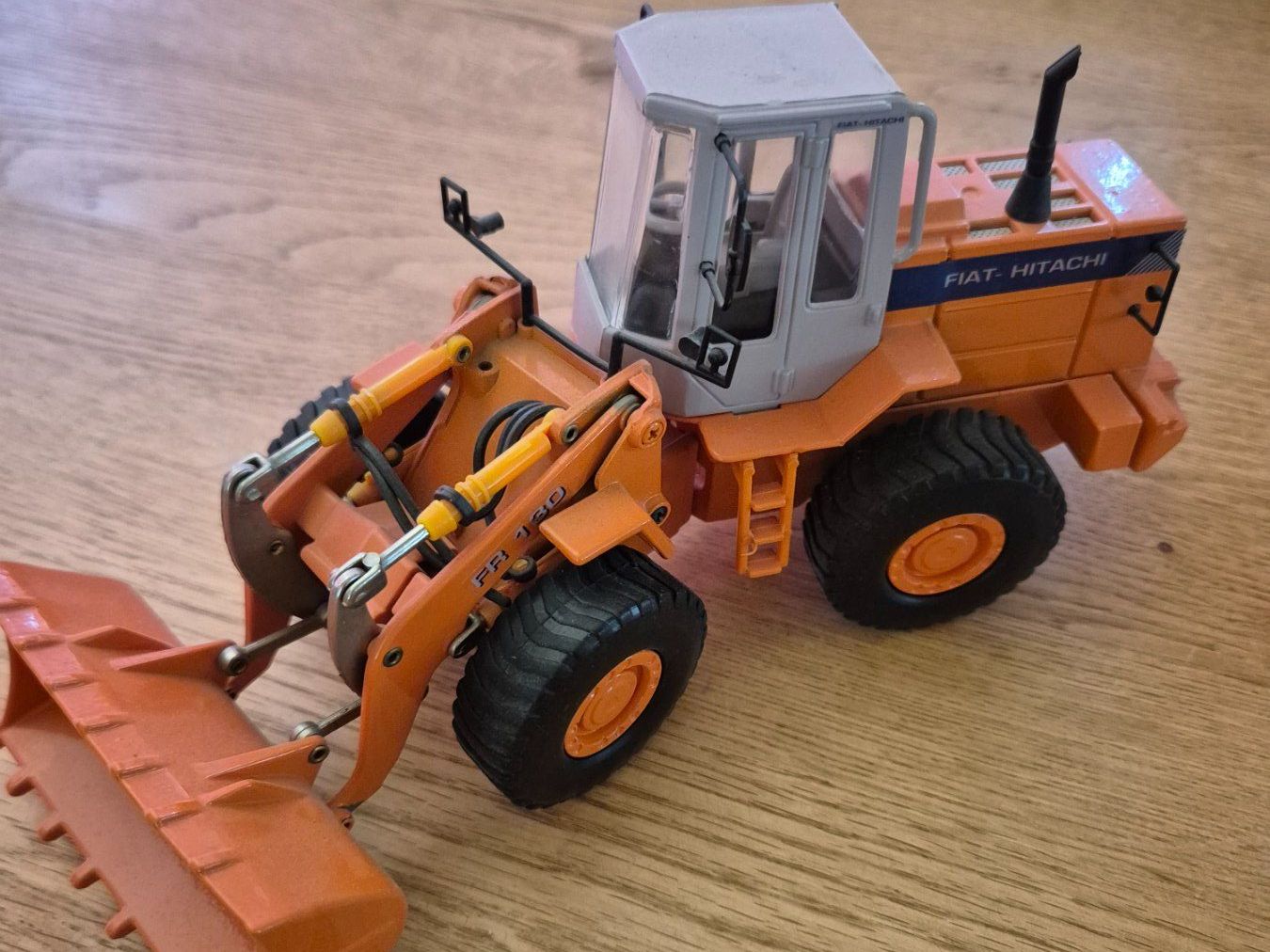 Modellbausätze & Standmodelle: Radlader Fiat Hitachi – Gebraucht aus Erlenbach i. S. von Hp623