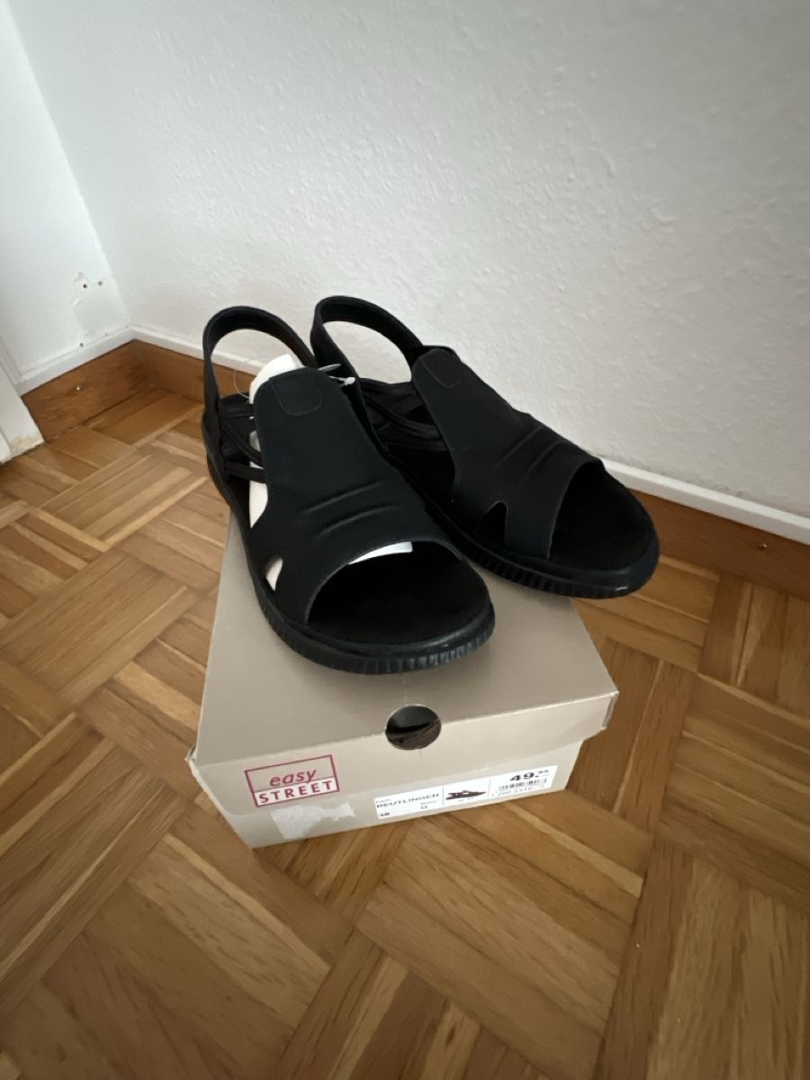 Dosenbach Chaussures femmes: Sandalen schwarz Grösse 38 neu mit Karton – Neuf avec emballage d'origine à Siebnen par toshi123 1