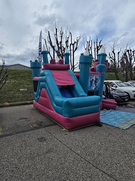Scivoli: Château gonflable à louer – Usato da Bussigny venduto da jau_5zcy 1