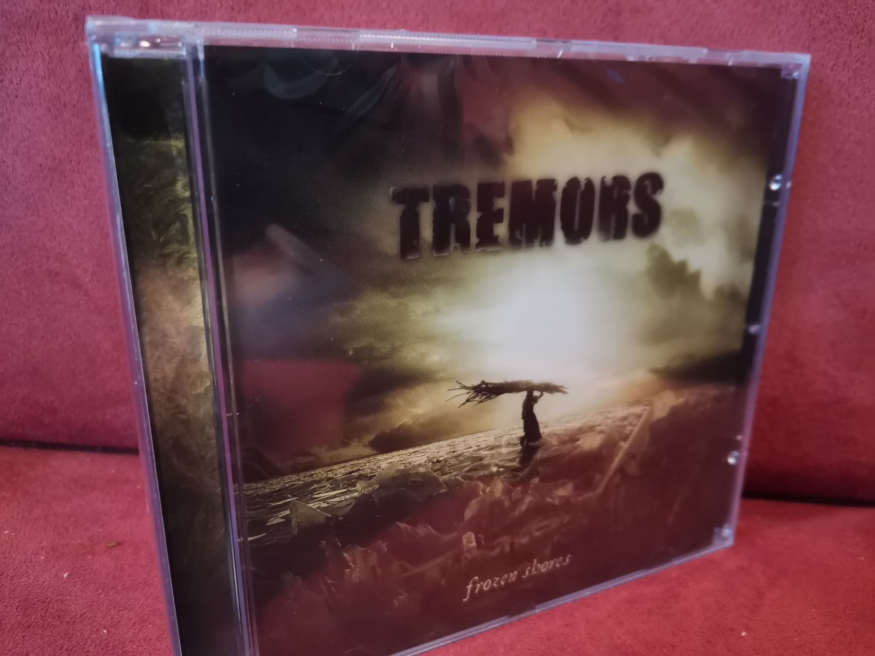 CD: Tremors Frozen Shores CD – Nuovo e nell'imballaggio originale da Zofingen venduto da noise123