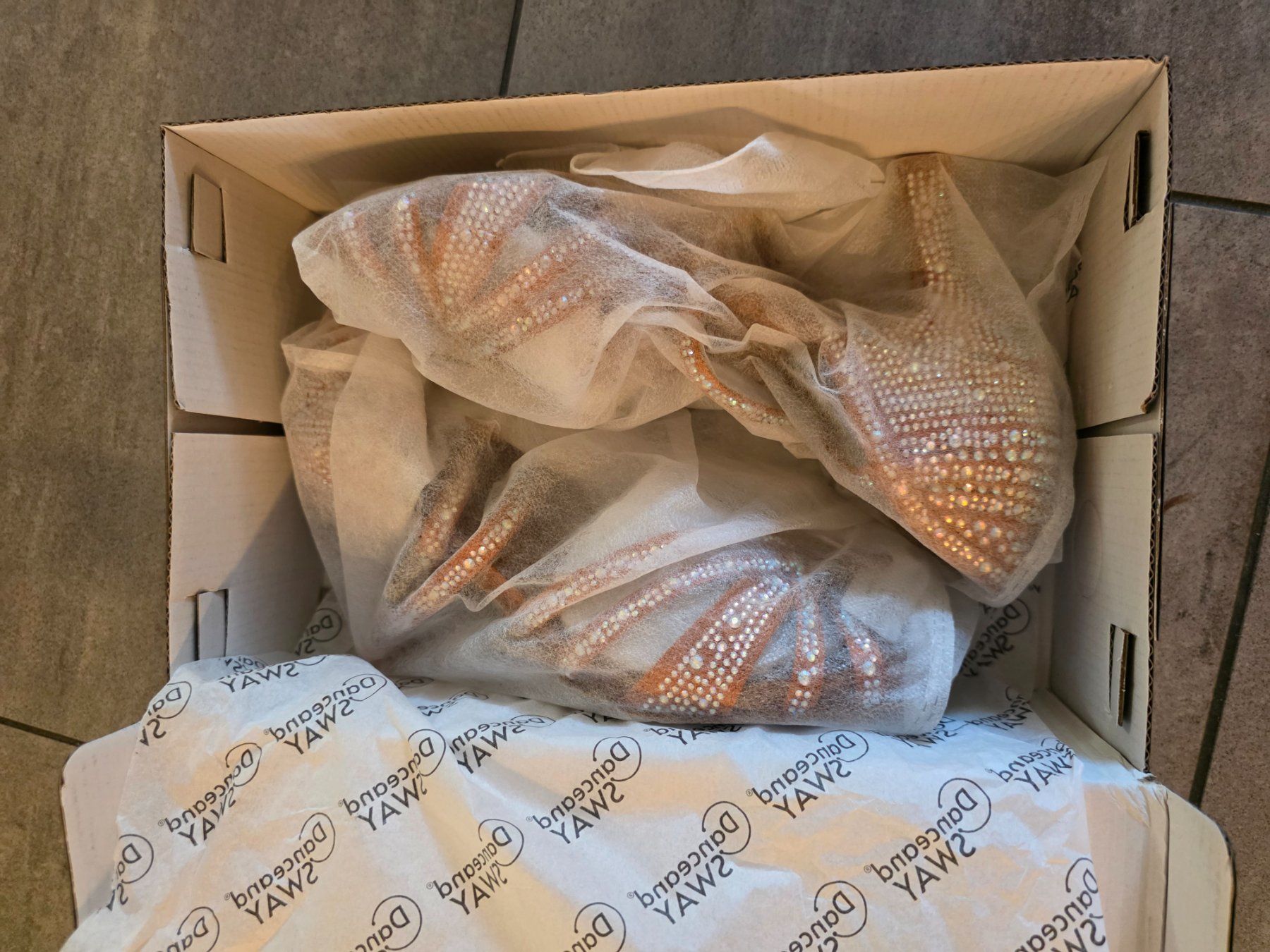 Scarpe da donna: Tanzschuhe Damen mit Steinen Grösse 39 – Nuovo e nell'imballaggio originale da St. Gallen venduto da Danyella4u 4