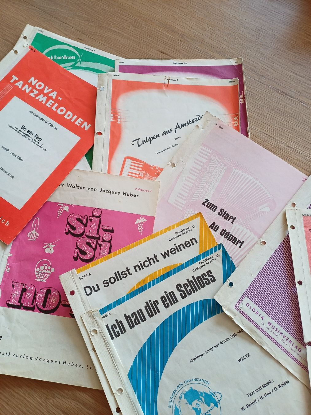 Strumenti musicali: Handorgel-Notenblätter-Sammlung: Schlager, Walzer, Oldies – Usato da Amriswil venduto da SANNamerino 3