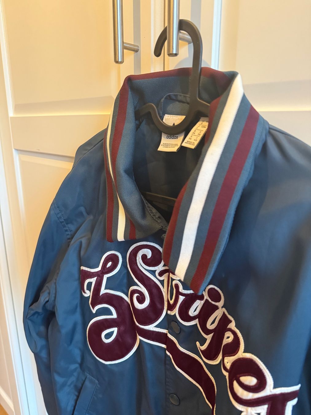 Adidas Giacche: ADIDAS BOMBERJACKE "3 STRIPES" BLAU GR. 34 – Nuovo (secondo la descrizione) da Bern venduto da epu_vp75 2
