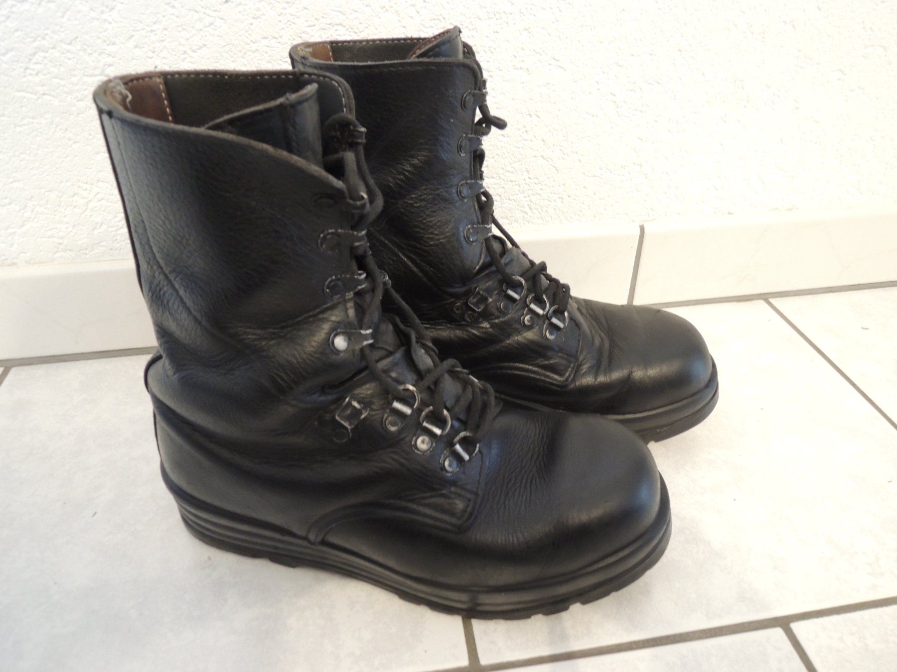 Schweizer Armee Uniformi: Schweizerarmee Schuhe Gr. 41 Extrabreit  Twint ok – Usato da Uznach venduto da Othmar52