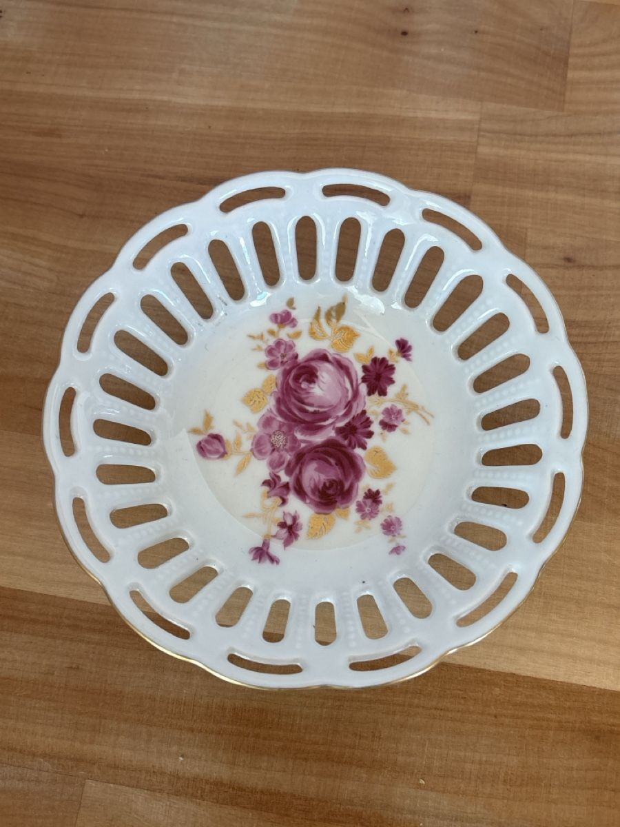 Ciotole: Keramik Schale / Korb mit Rosen Motiv – Usato da Rümlang venduto da euqinom16