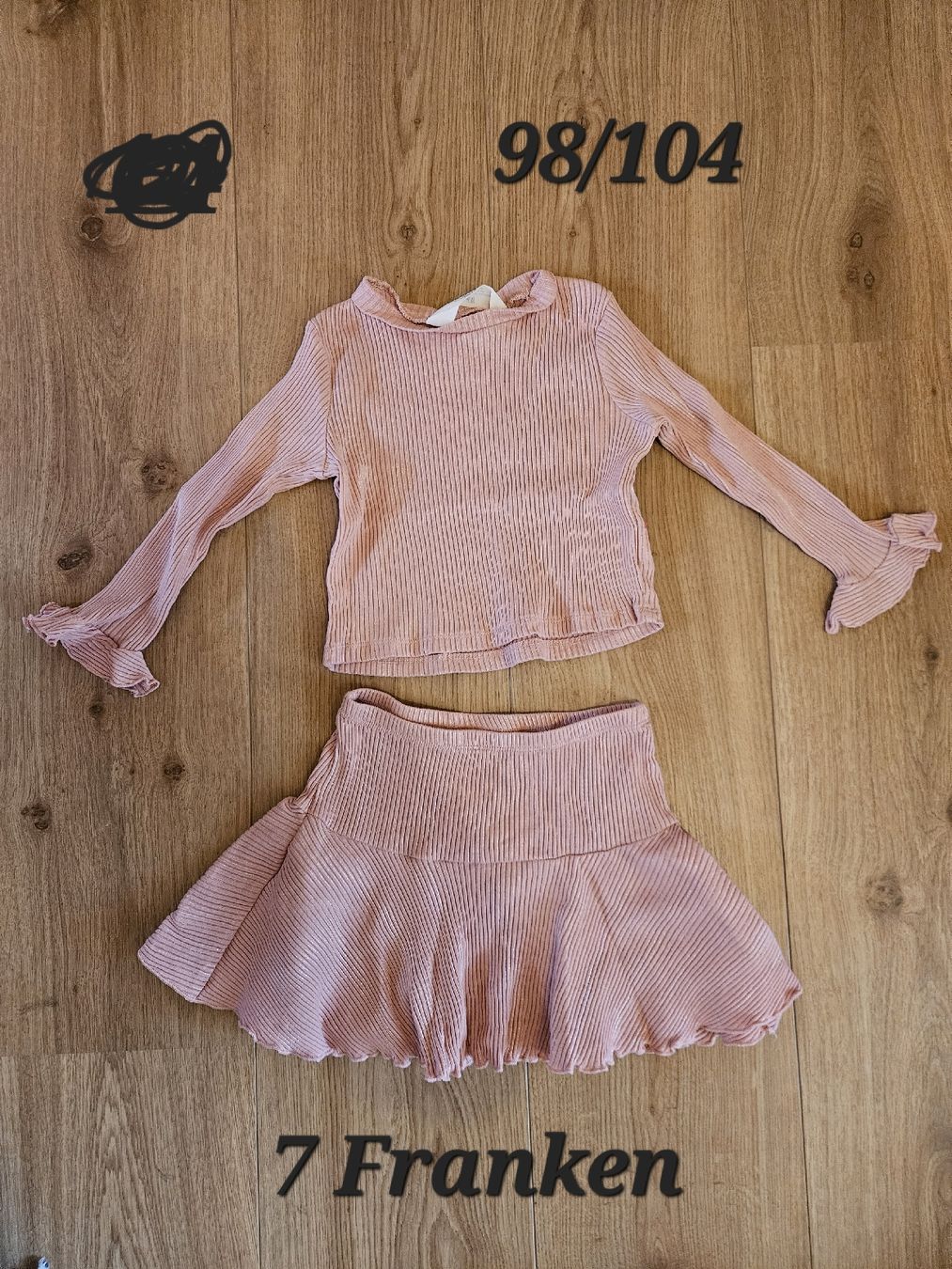 H&M Lotti & Set di vestiti: Pullover mit Jupe Grösse 98/104 – Nuovo (secondo la descrizione) da Brittnau venduto da Ro-Sa1902
