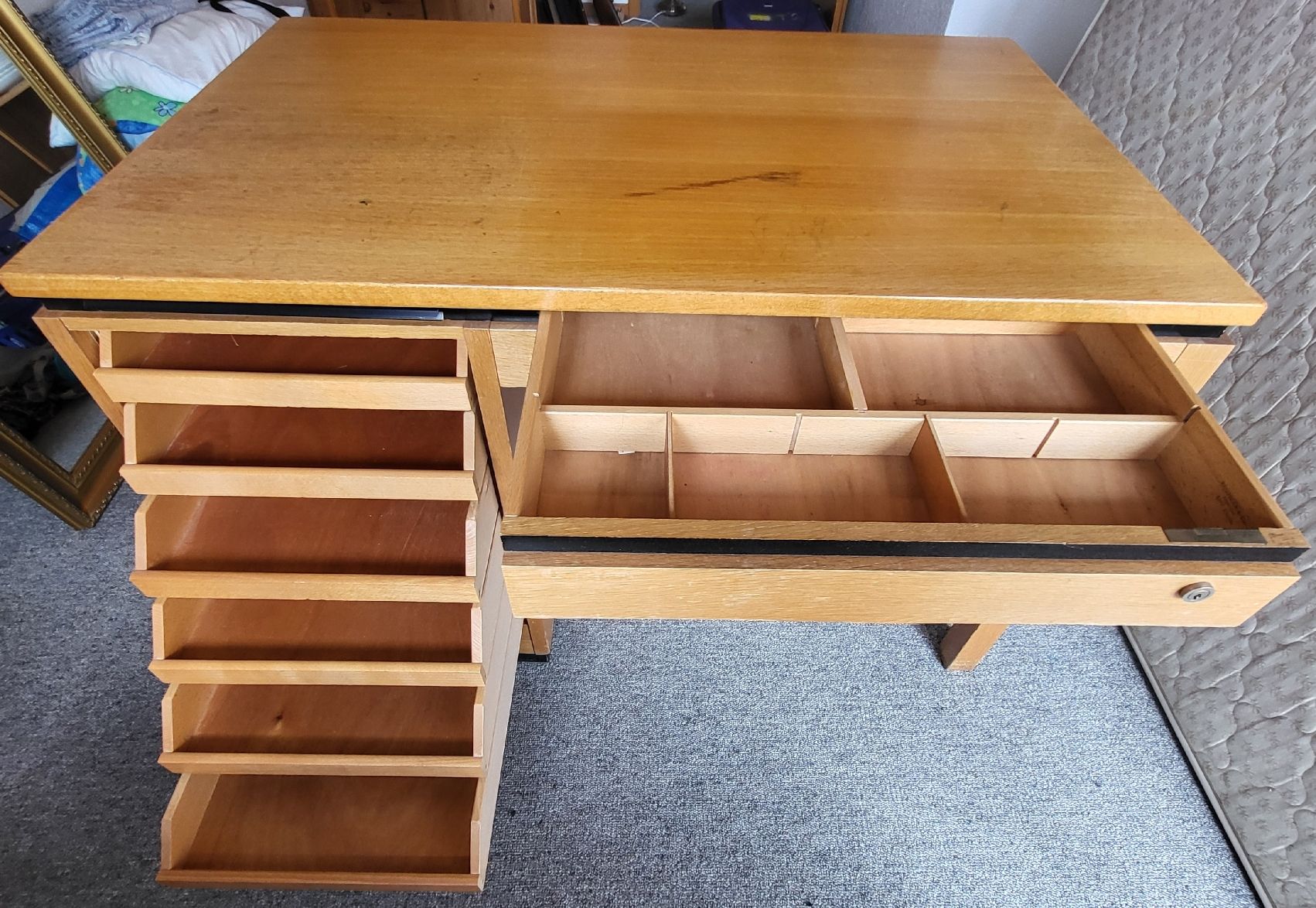 Bureaux: Holzpult/Schreibtisch  – D'occasion à Oberwangen b. Bern par trodan 1