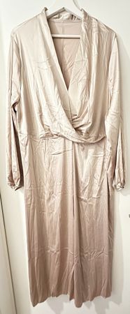 Elegantes Maxikleid in Satin-Optik 3XL