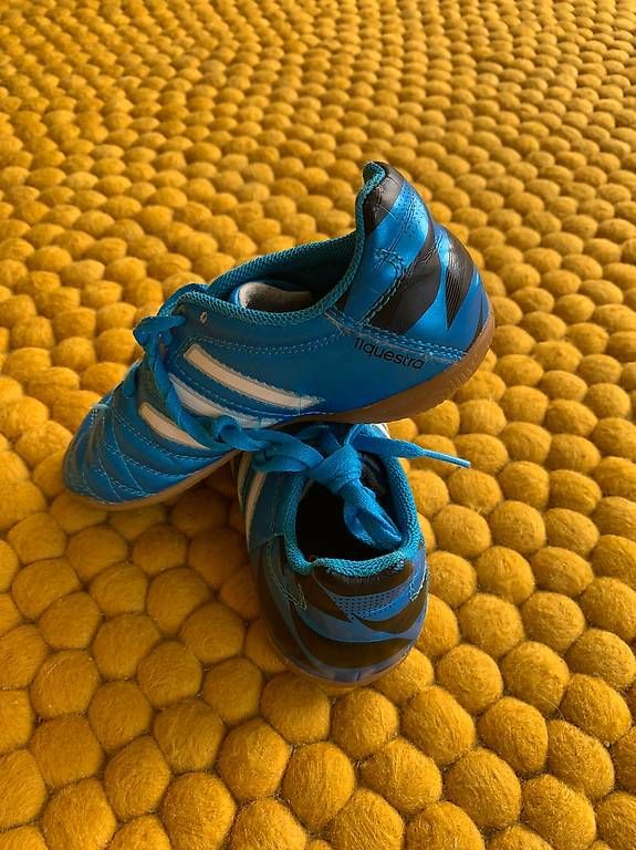 Adidas Schuhe für Jungen: Chaussures de foot Adidas, T. 31 – Gebraucht aus Villars-sur-Glâne von Magdaka 2