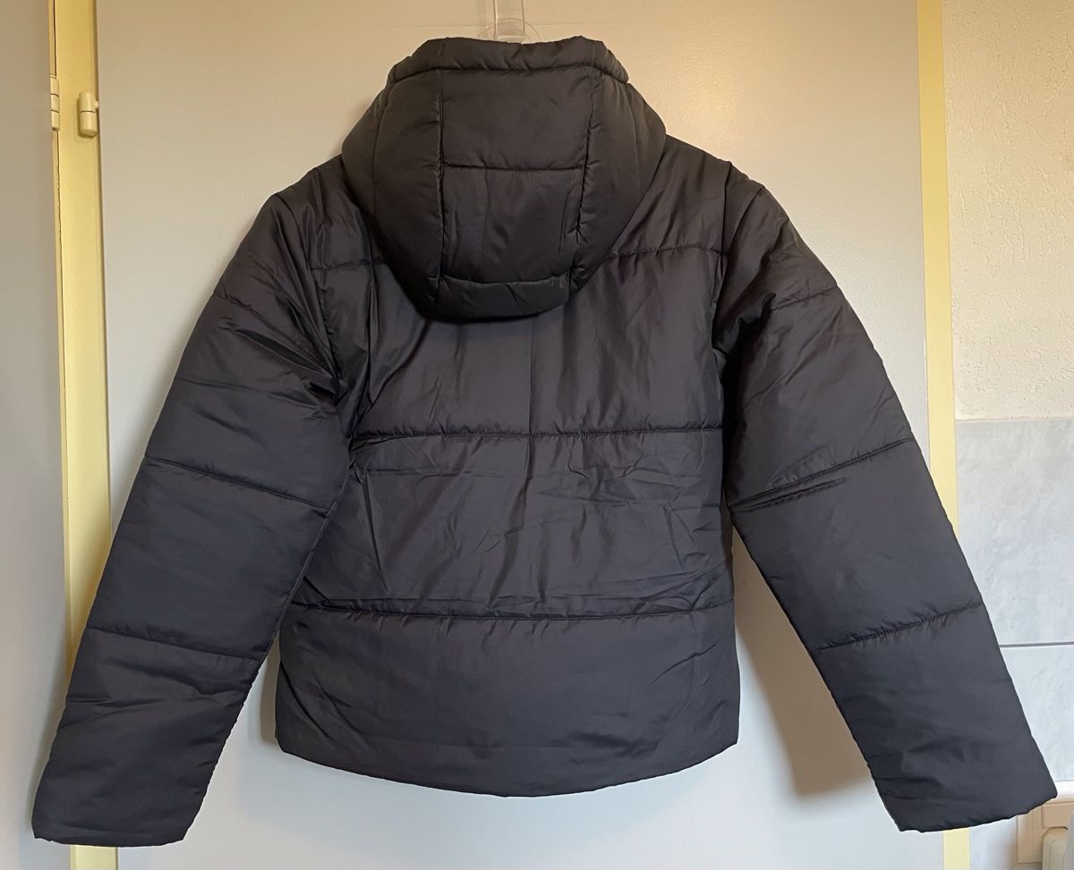 Nike Jacken: Doudoune Nike noire reversible imperméable, taille S, neuve – Neu und originalverpackt aus Vuadens von Nina11 1