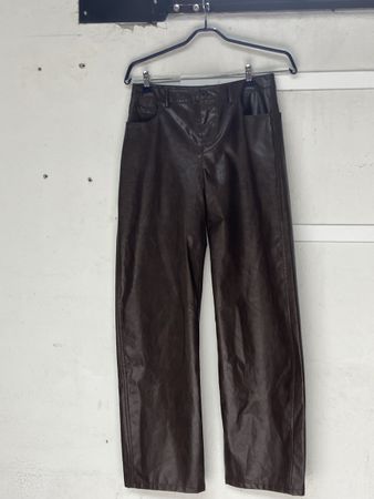 Dunkelbraune Lederoptik Hose von Zara