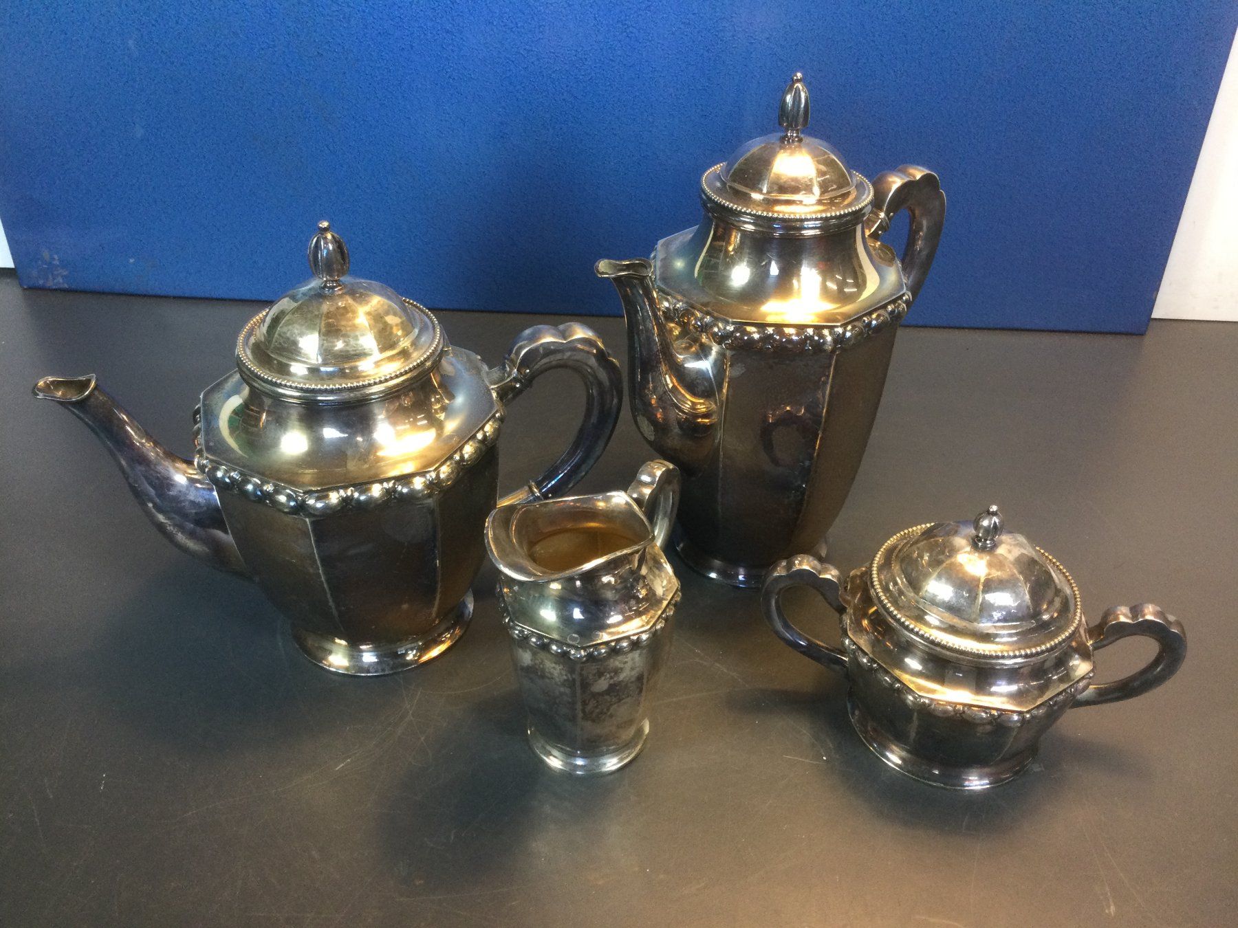 Set di piatti: Gebrauchtes Versilbertes Tee- und Kaffeeservice – Usato da Wangen SZ venduto da kuriosum12 8