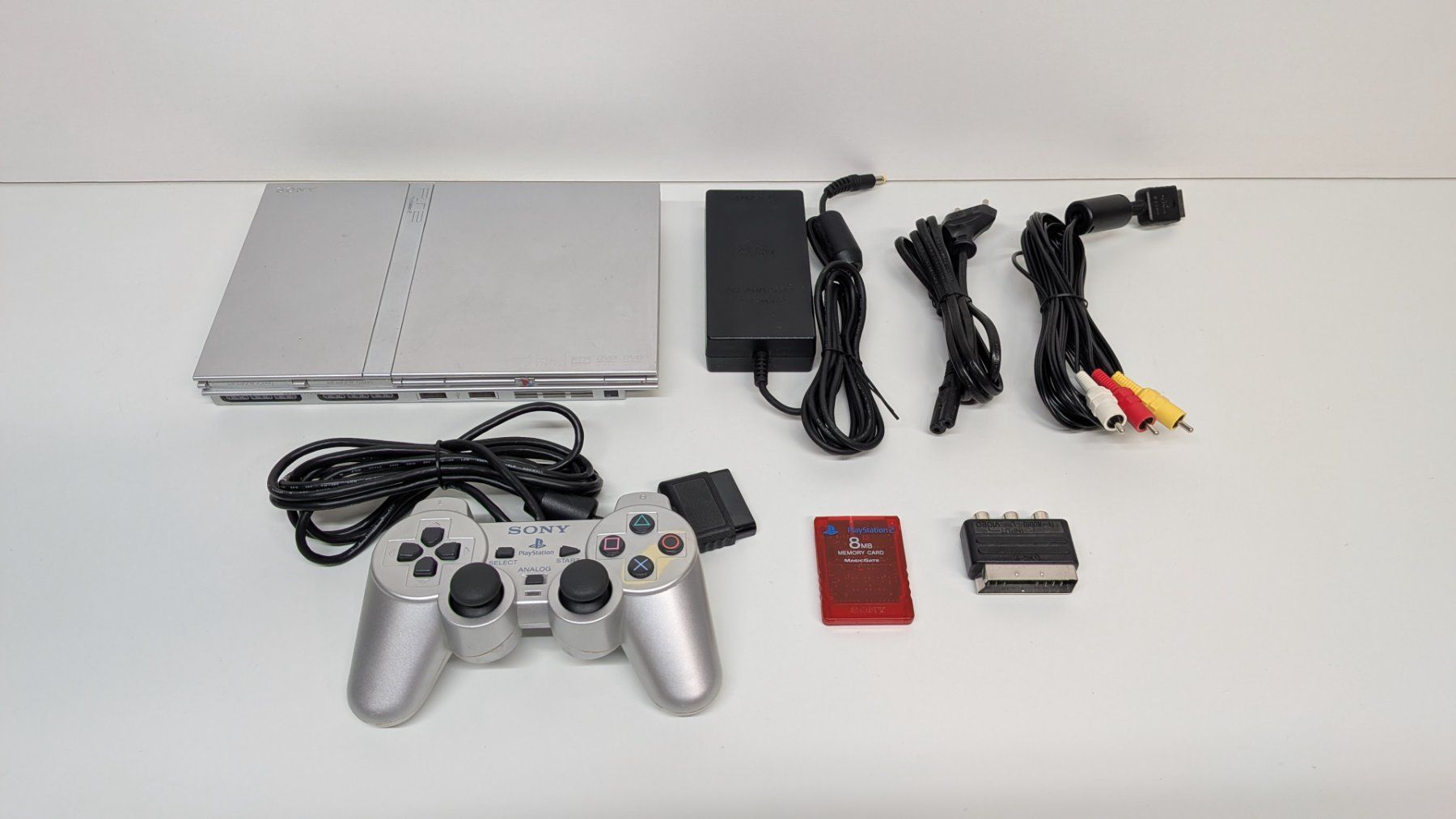 Sony Console: PlayStation 2 Slim Silver mit Controller ORIGINAL – Usato da Menziken venduto da mame18