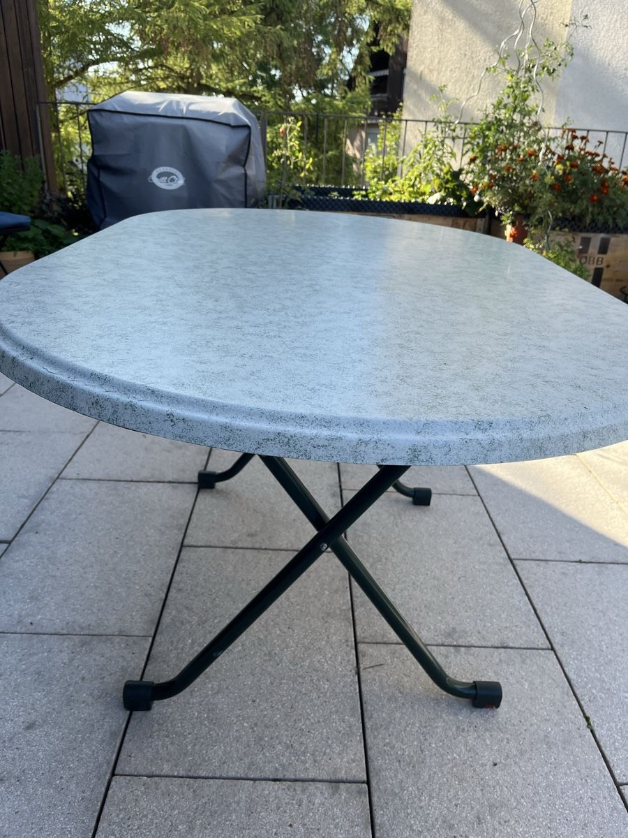 Set di tavolo e panche: Tisch- und Stuhlset – Usato da Winterthur venduto da e_u_f8l2 2