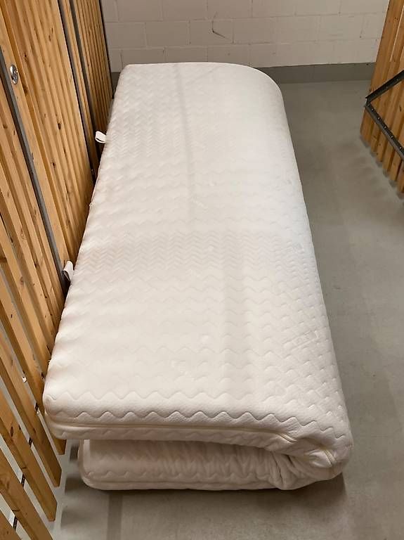 Matelas: Matratze 180x200 cm – D'occasion à Rafz par pityes 1