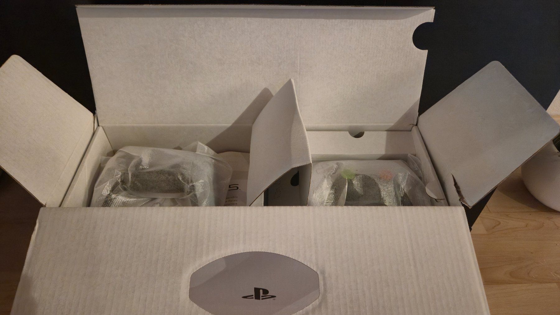 Sony Console: PS5 Digital + AIM Pro-Controll & Wandhalterung – Usato da Schleitheim venduto da Mavin 7