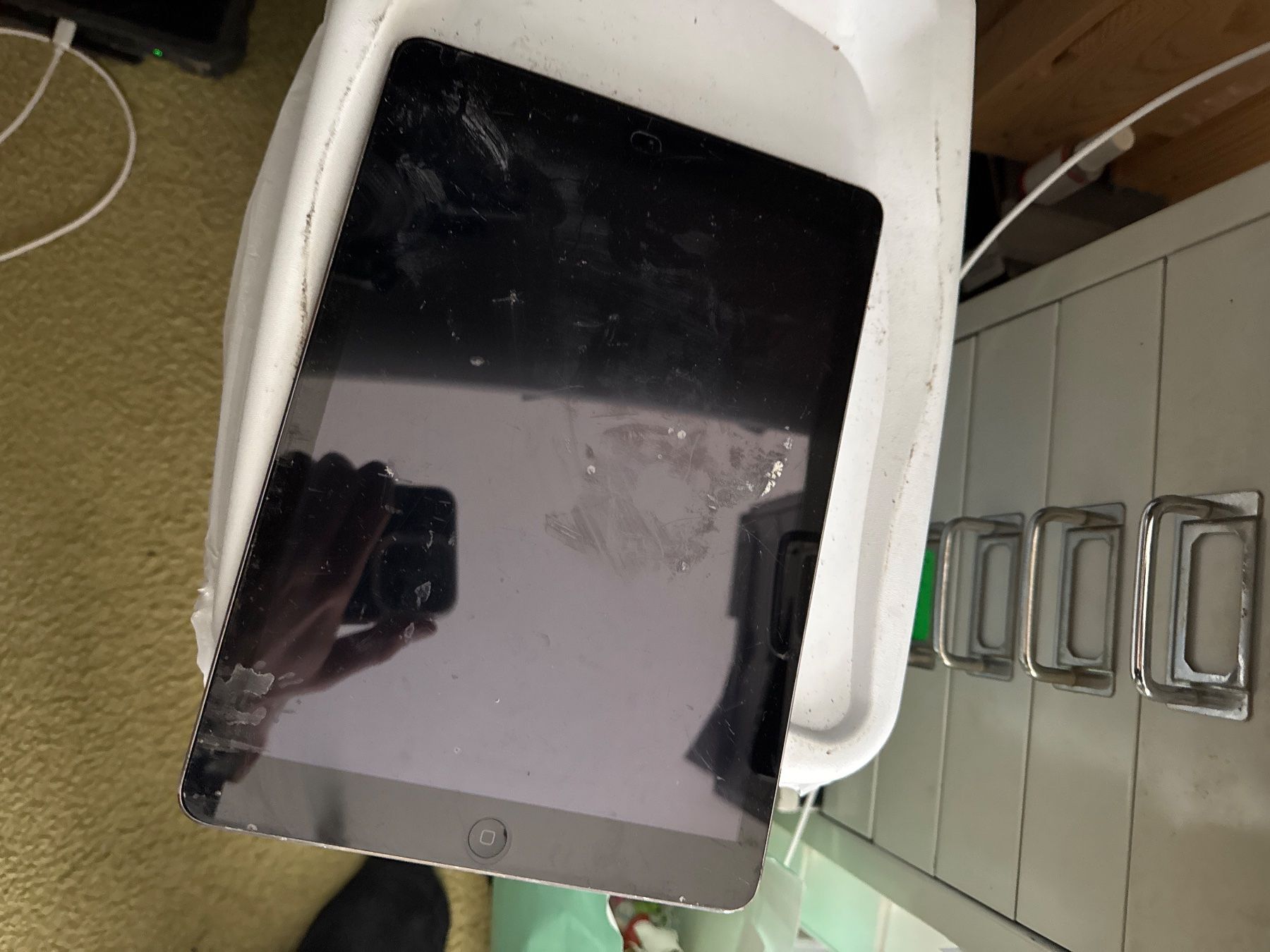Apple Tablet PC: Ipad Air - A1475 - icloude - Display gut!!! – Difettoso da Olten venduto da HoYa01 1