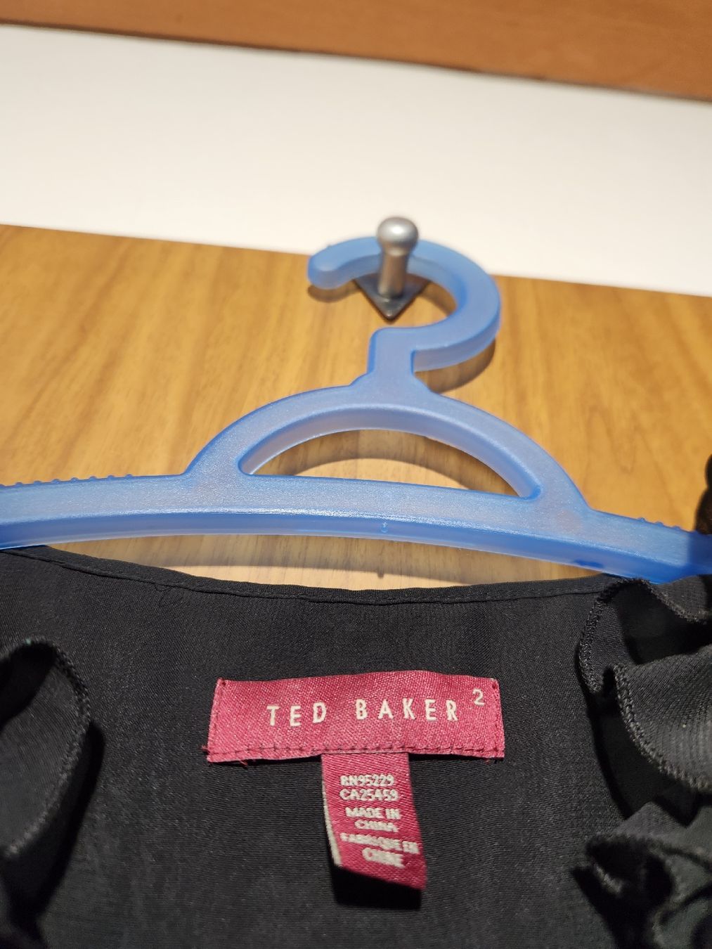 Ted Baker Kleider: Robe noire Ted Baker, taille 2, été/printemps. Volants. – Gebraucht aus Niedergösgen von Eva2410 3