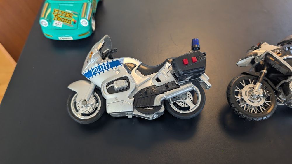 Giocattoli: 7-teilige Spielzeugfahrzeug-Sammlung – Bau, Polizei, Abenteu – Usato da Volketswil venduto da Eleth 4