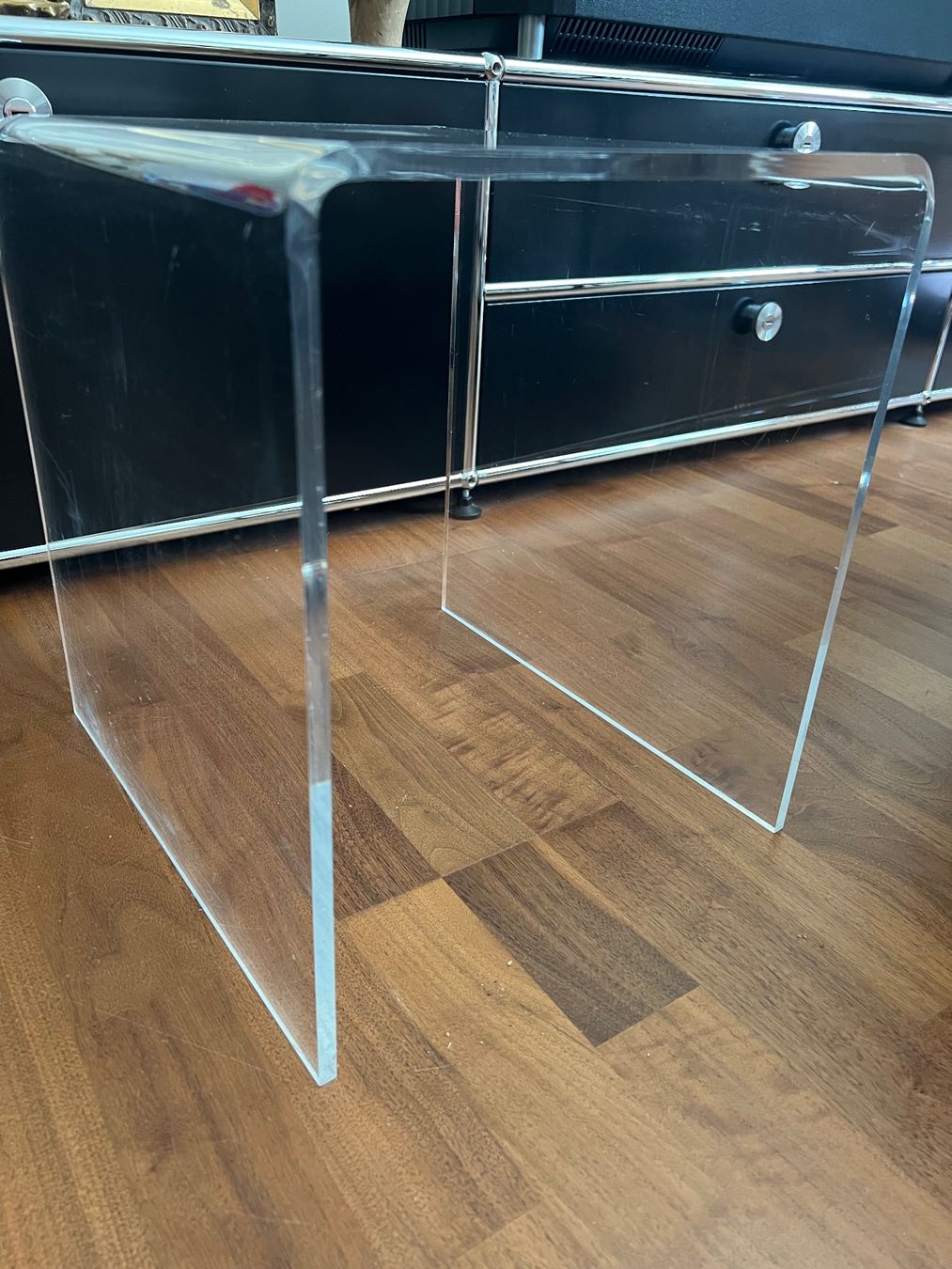 Tavoli: Acryl Plexiglas Beistelltisch Vintage – Usato da Jona venduto da Sariksa 2