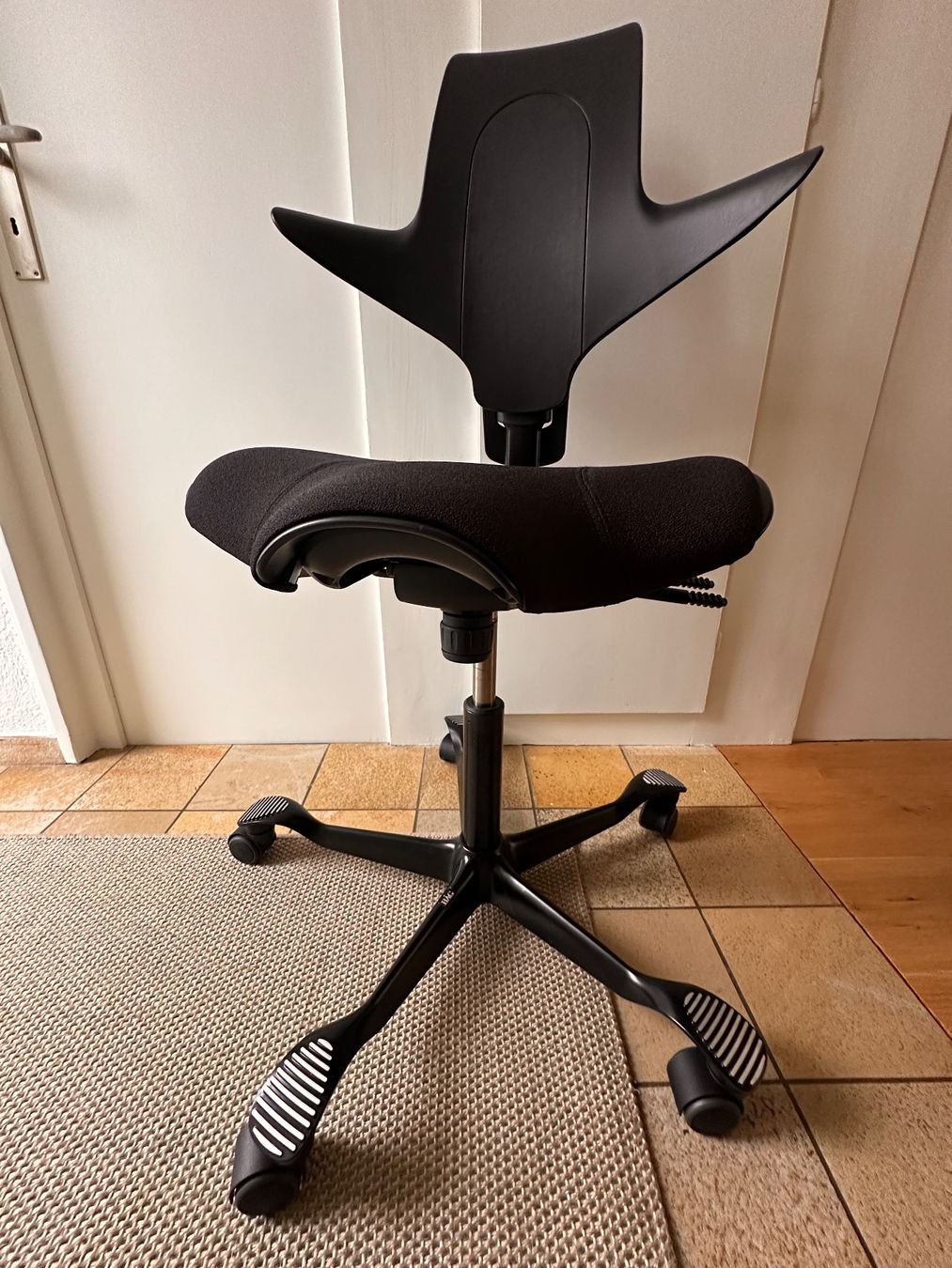 Håg Chaises: HAG Capisco Puls 8020 Schwarz – D'occasion à Baden par jegsroyal