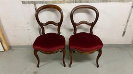 2 elegante antike Holzstühle mit rotem Samtbezug / Vintage