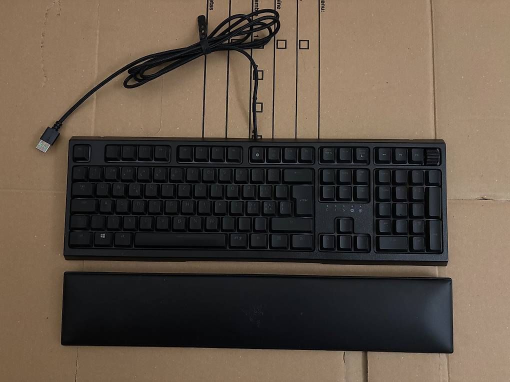Razer Tastiere: Gaming Tastatur Razer Ornata V2 – Nuovo (secondo la descrizione) da Zuchwil venduto da route89 1