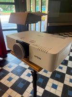Epson EB-L570U Projektor- Wie neu! Wenige Betriebsstund