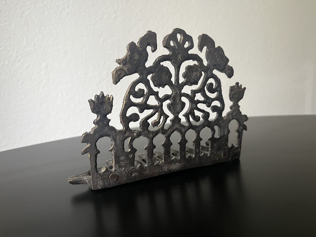 Portacandele: Antique Hanukkah Menorah Bronze – Usato da Zürich venduto da Nowstalgia 1