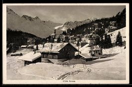 AK Arosa, Ort mit Chalets, Kirche und verschneiter Bergpanor