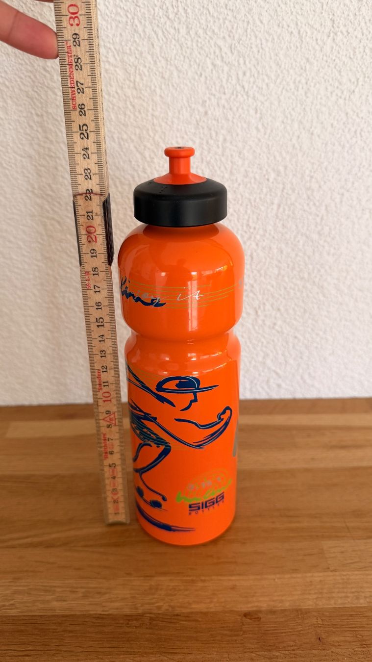 Sigg Borracce & Thermos: SIGG Wasserflasche orange Veloflasche – Usato da Winterthur venduto da Secondhand-Family 1