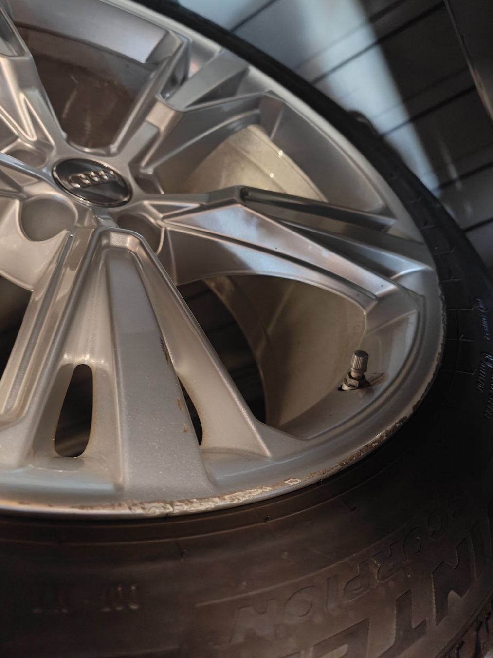 Audi Pneus & Roues: Audi Q8 Winterräder – D'occasion à Oberengstringen par Reifen-Lagerverkauf 7