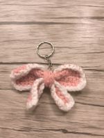 Porte-clés en crochet rose et blanc fait main