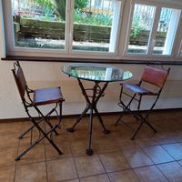 Table haute métal + 2 chaises hautes